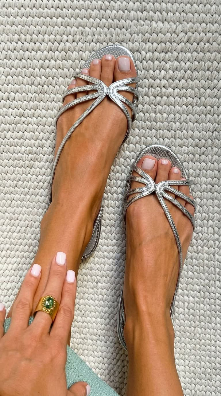 Serafina | Golden Sandals Summer Essence