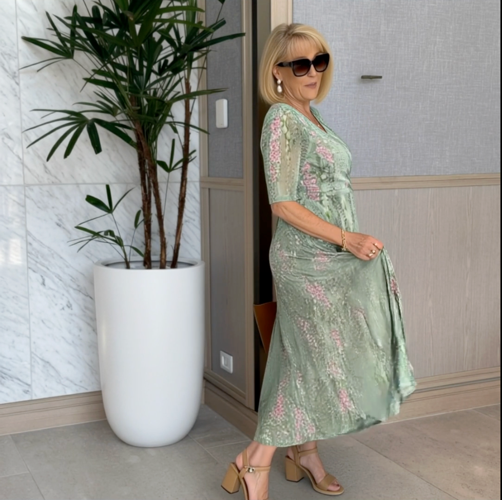 Celia | Elegant V-Neck Midi Dress