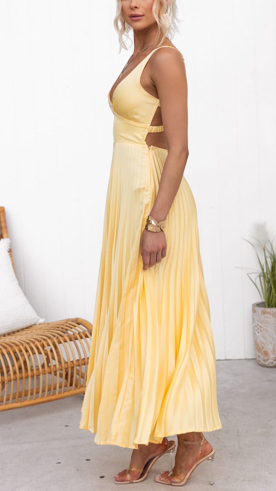 Eileen™ | Pleated V-Neck Maxi Dress